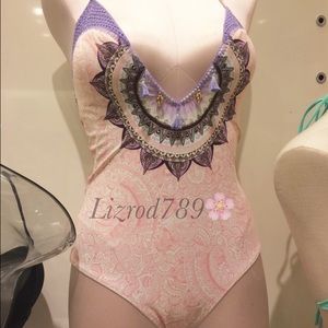 Nwt✨Victoria Secret pink paisley monokini onepiece