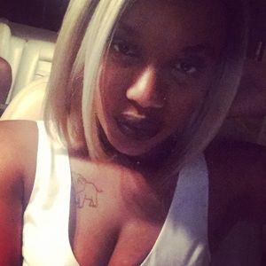 Meet your Posher, Alicia