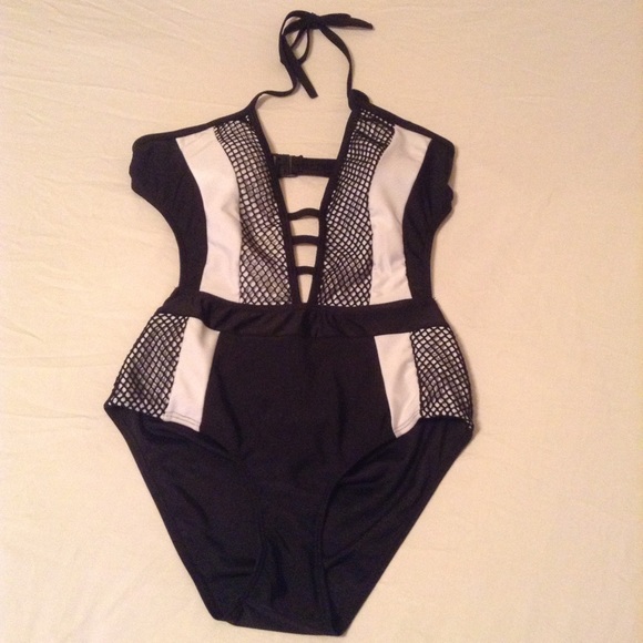 RESTOCKED!๐ Monokini in S M L & XL - Picture 3 of 4