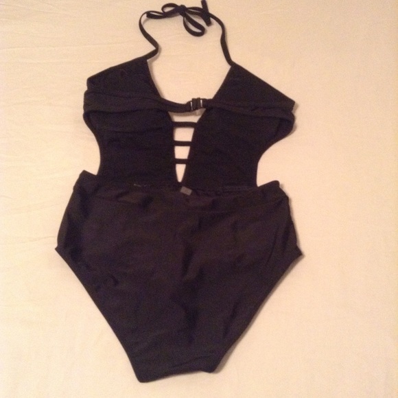 RESTOCKED!๐ Monokini in S M L & XL - Picture 4 of 4