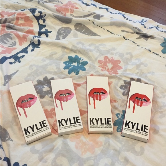 Kylie Lip Kit 22