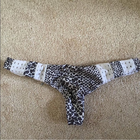 Acacia snake bottoms