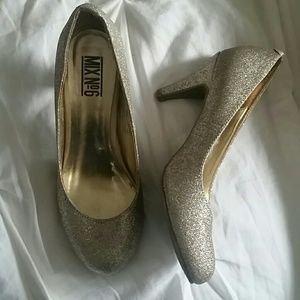 MixN glittery gold pumps