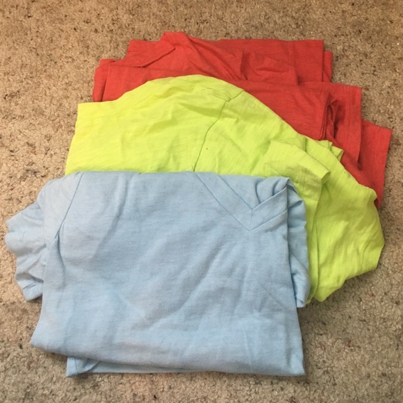 Set of 3 V neck tees