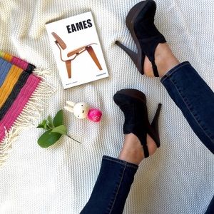 🌟HP⭐️ Elizabeth & James Black Leather Wood Heels