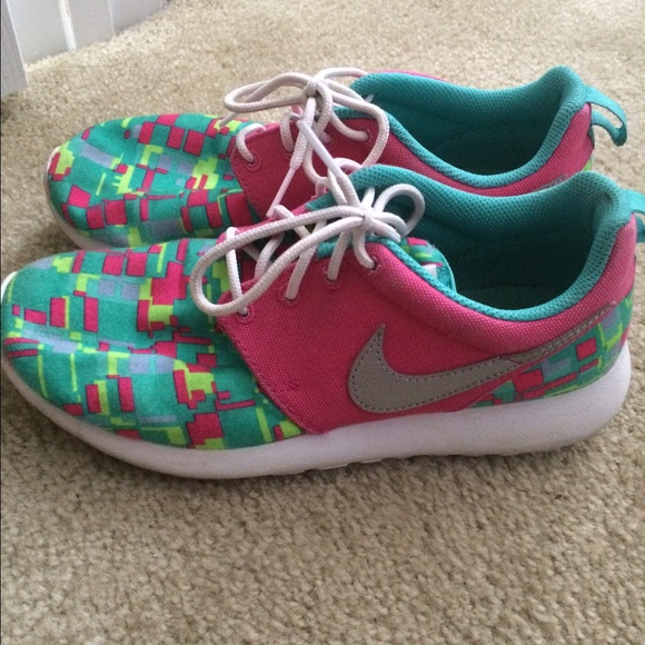 Running Shoes ! - Picture 2 of 3