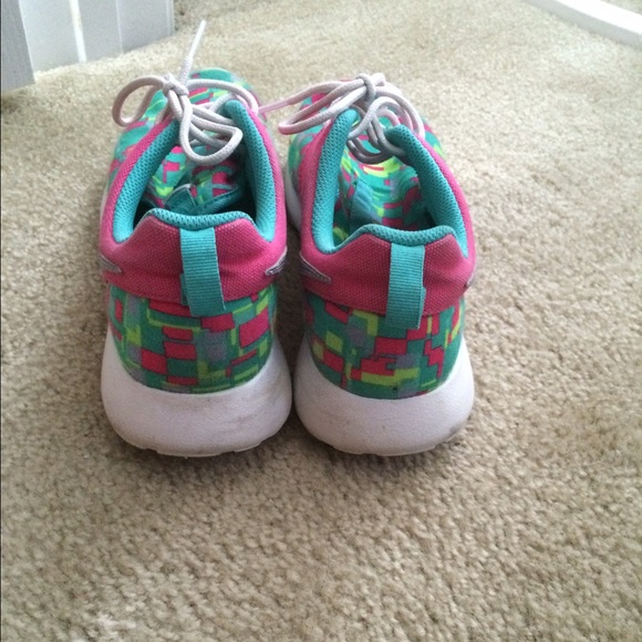 Running Shoes ! - Picture 3 of 3