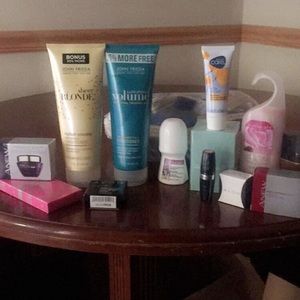 Box of Samples! ❤️✨ John Frieda & Avon