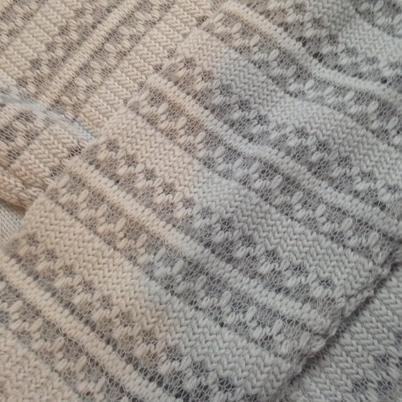 Adorable patterned sweater - Picture 2 of 3