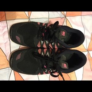 Nike free tennis shoes