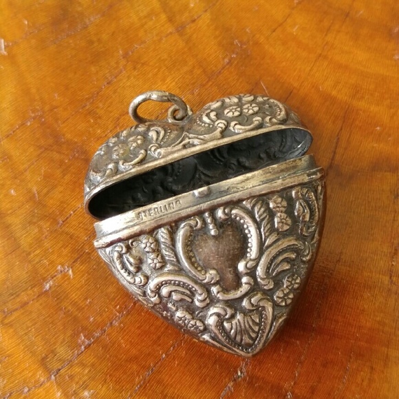 SOLD Antique large puffy heart locket 925 - Picture 2 of 4