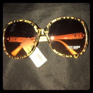 ❗️SOLD❗️Steve Madden Sunnies ☀️😎