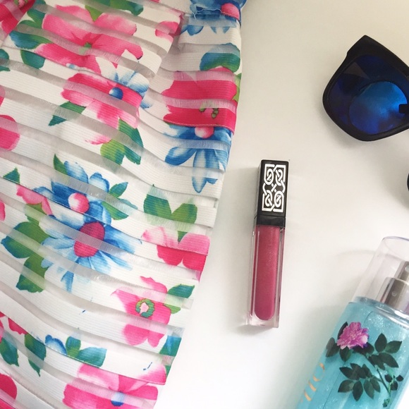 Dresses & Skirts - 🍥Floral White Mesh Skirt