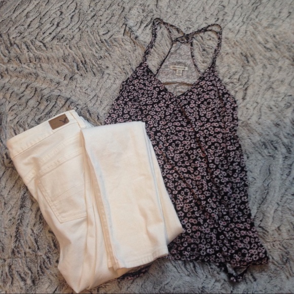 White American Eagle super stretch jeggings