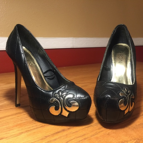 Like New Dereon Black & Gold Heels! SZ 8! - Picture 2 of 4