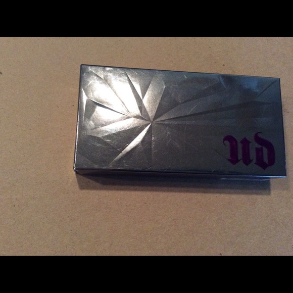 Urban Decay Shattered Face Case