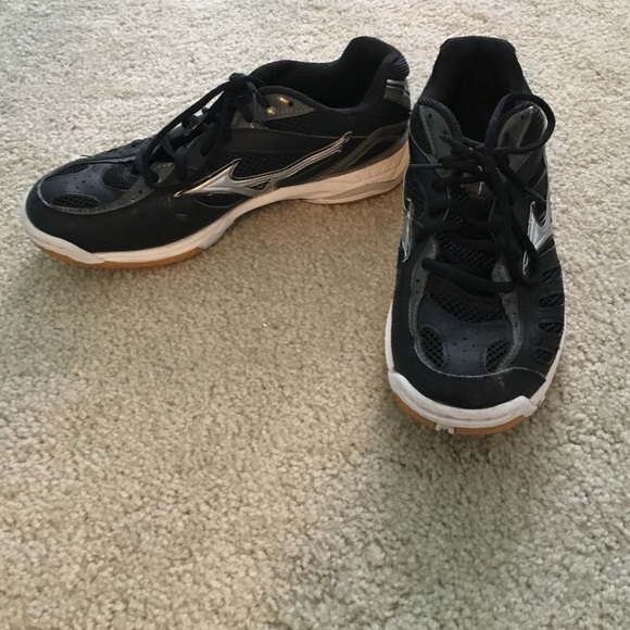 Mizuno volleyball shoes