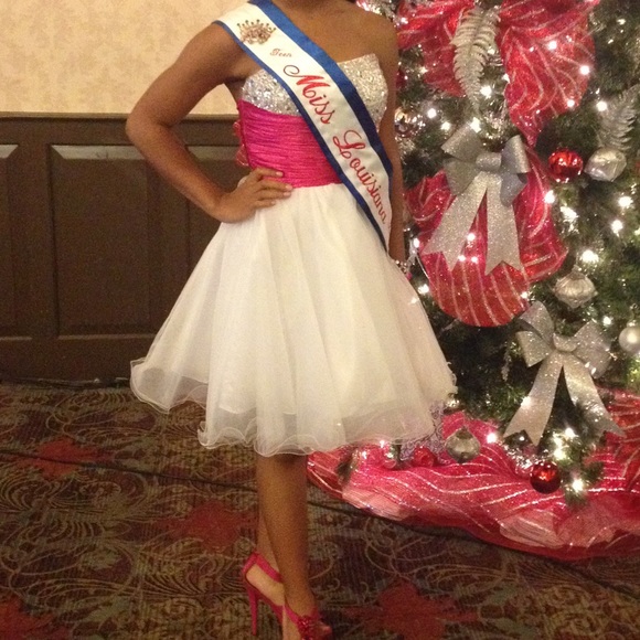 CUTE HOT PINK AND WHITE HOMECOMING DRESS