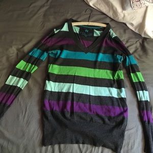 Fitted horizontal stripes v neck sweater