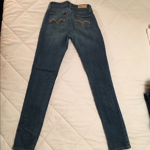 Bold curve Levi's - Picture 2 of 3