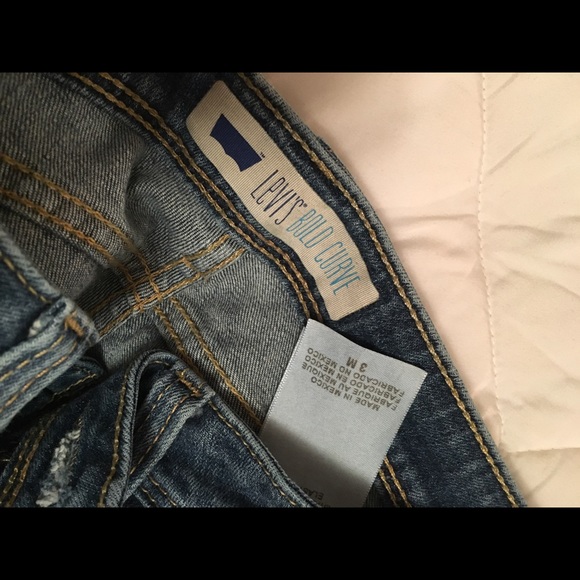 Bold curve Levi's - Picture 3 of 3