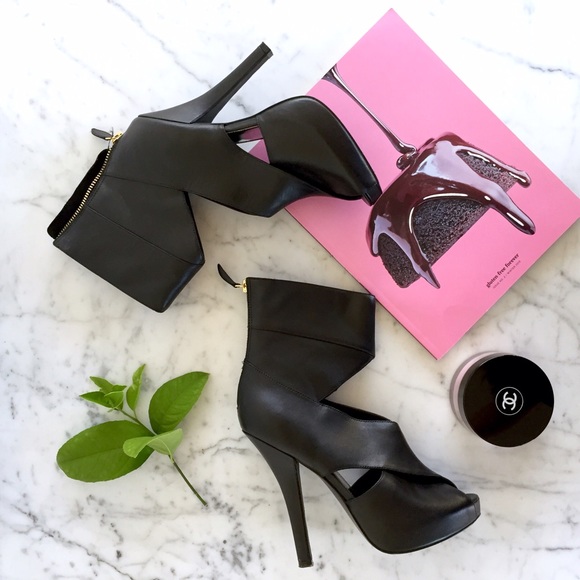 Kelsi Dagger Justina Cutout Boot Heel Size 7
