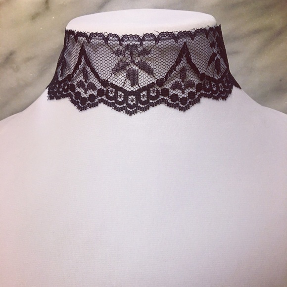 Lace choker. Make a fashion statement!