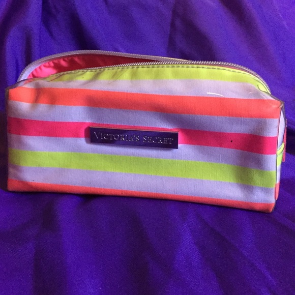 NWOT...Victoria's Secret Makeup bag