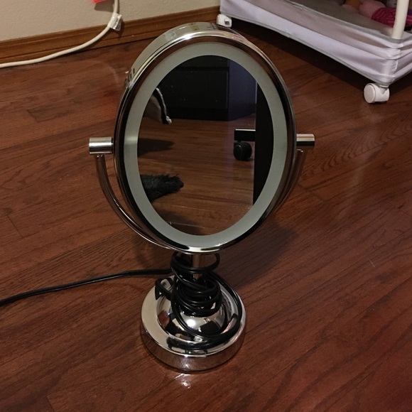 Lighted vanity mirror - Picture 1 of 3