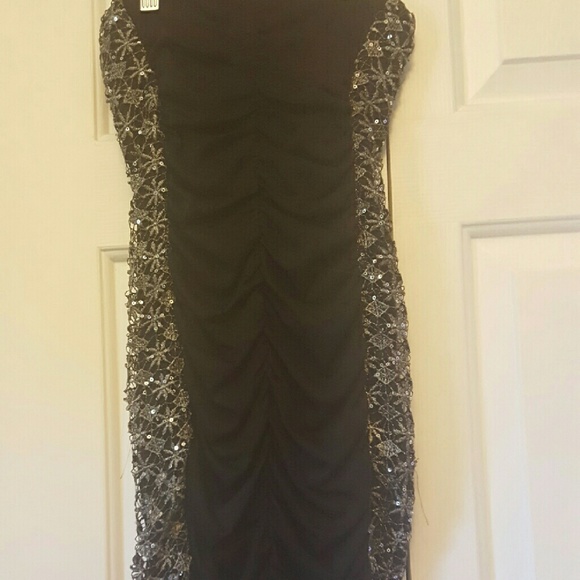 Formal dress - Picture 2 of 3