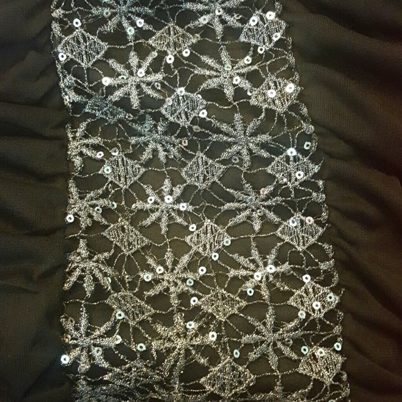 Formal dress - Picture 3 of 3