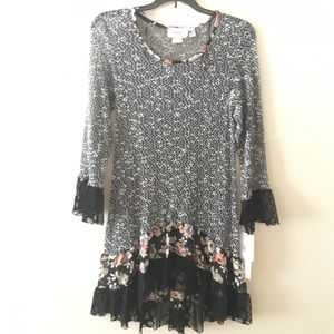Lace tunic black