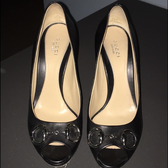 Gucci Leather Pumps