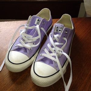 Lavender converse all stars size 6 men's+women's 8