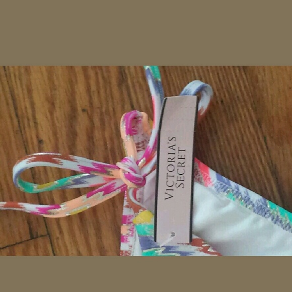 The teeny bikini bottom (white ground ikat foil) - Picture 4 of 5