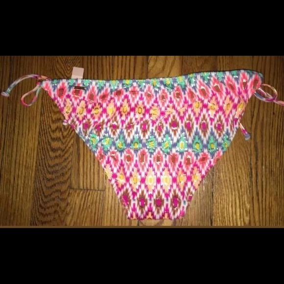 The teeny bikini bottom (white ground ikat foil) - Picture 5 of 5