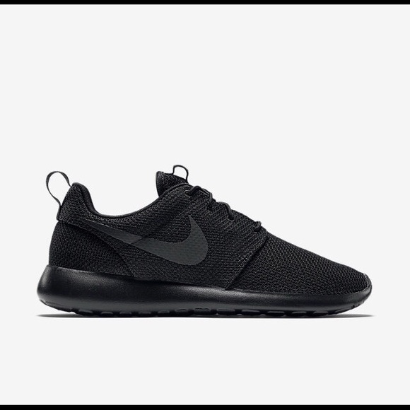 Nike Shoes - Black Nike Roshe