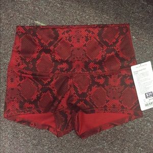 Lululemon boogie short roll down 8