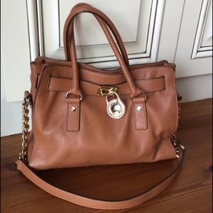 MK md size acorn color satchel-Excellent condition