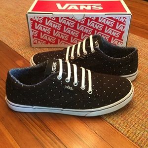 Woman's Vans black tennis shoes size 7