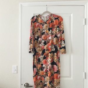 Floral, long sleeve. I couldn't find size tag.