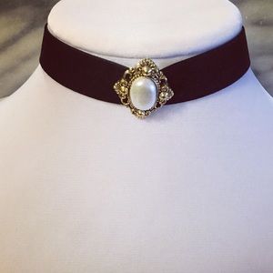 The statement choker