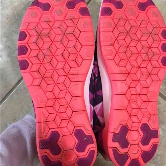 *SOLD* Nike Free Fit TR 5.0 - Picture 3 of 3