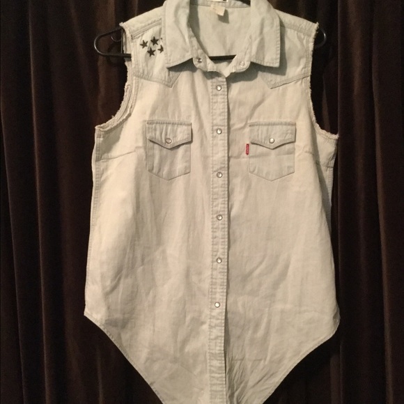 ♤July Sale♤NWOT Levis Shirt