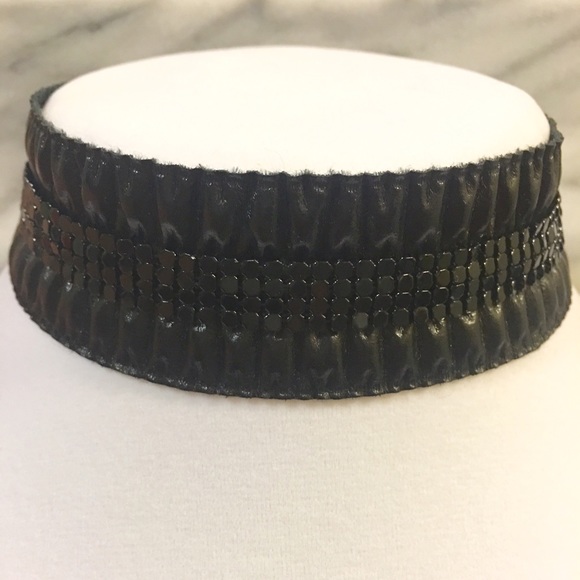 The glam choker