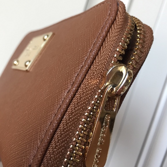 Leather MK acorn/luggage color wristlet - Picture 4 of 4