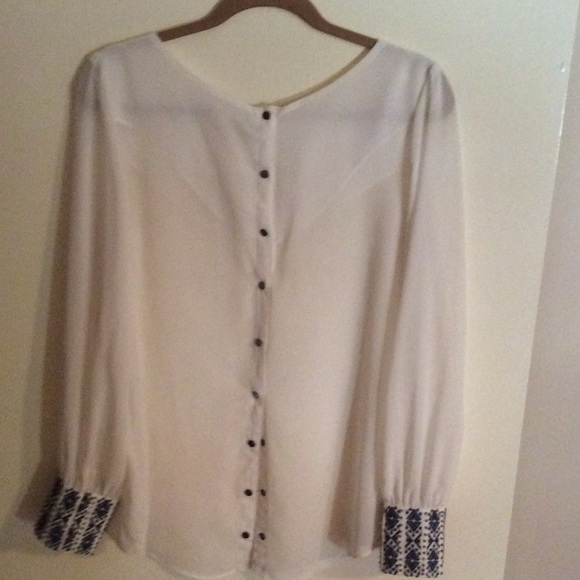 Blouse✌🏼️ - Picture 3 of 4