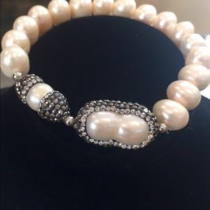 Natural pearl and Swarovski crystal bracelet