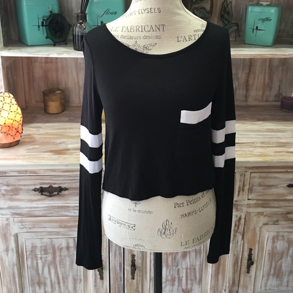 Boutique Tops - NWOT "Varsity" cropped top