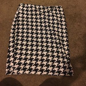Stretchy houndstooth skirt